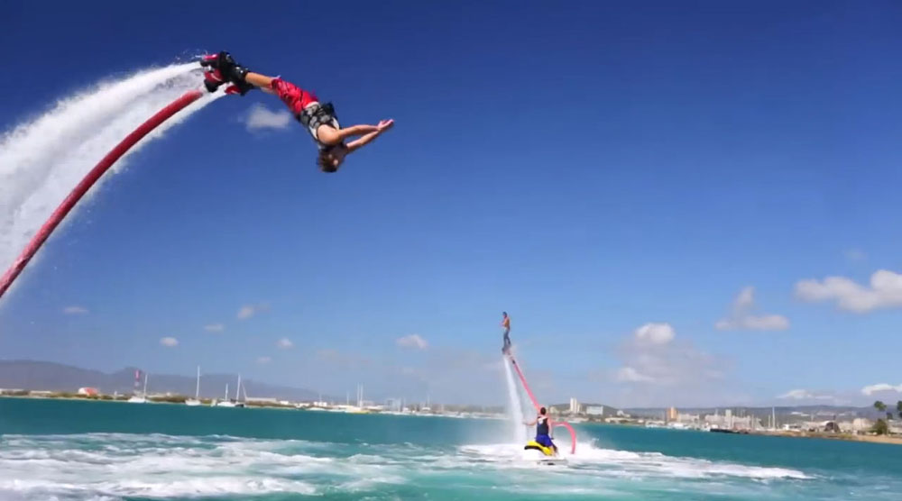 Esto es lo que puedes hacer con una GoPro... y un propulsor de agua