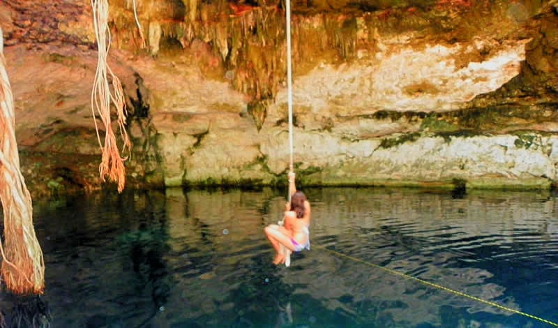 Cenote Yaxbacaltun, Yucatán