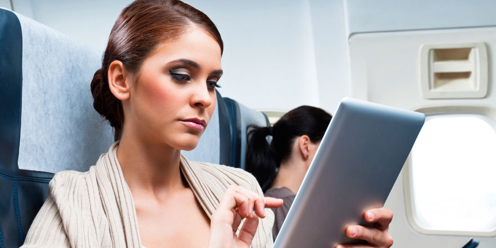 Mitos y verdades sobre el uso de los móviles y dispositivos electrónicos en un avión