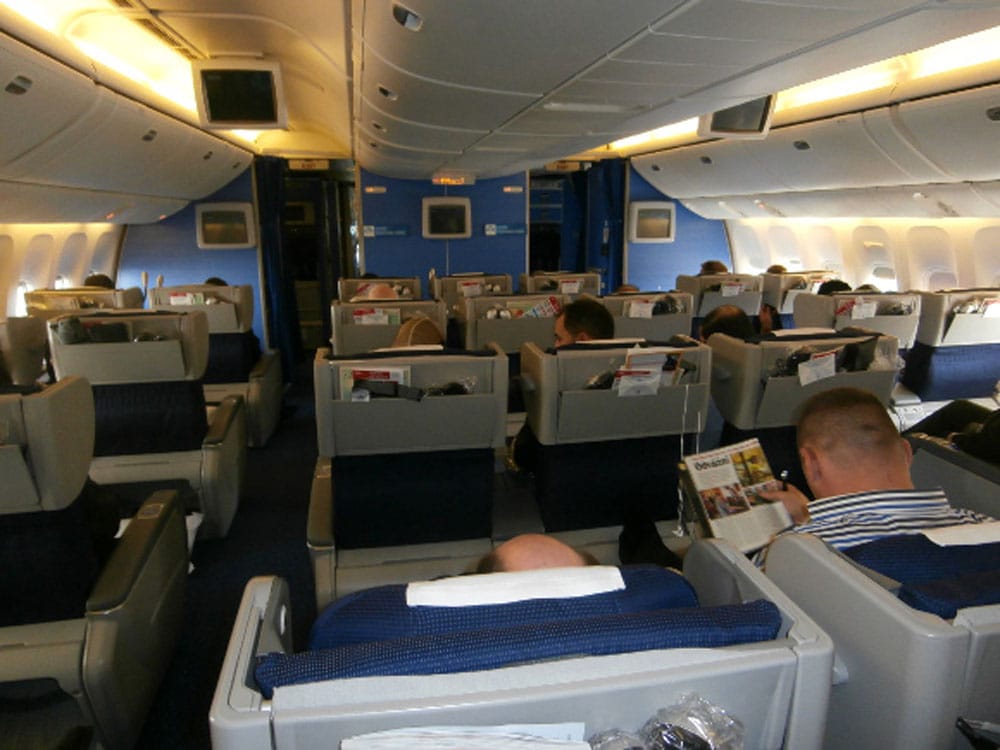 ¿Qué diferencias hay entre viajar en primera clase y turista?