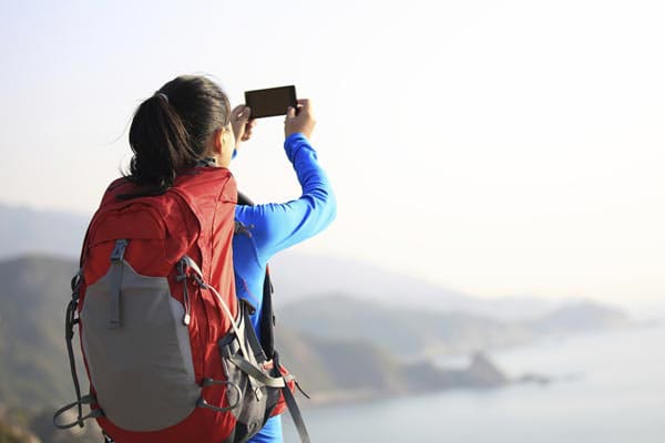 A pesar de viajar por el mundo, sin jefe y sin oficina, pagan un precio muy alto