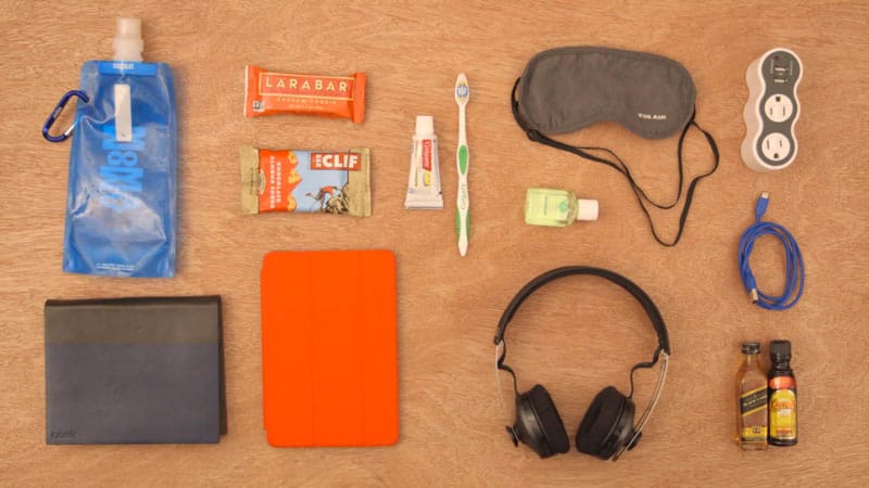 9 cosas que tiene que haber en tu equipaje de mano para sobrevivir a un vuelo largo 1 9 cosas que tiene que haber en tu equipaje de mano para sobrevivir a un vuelo largo