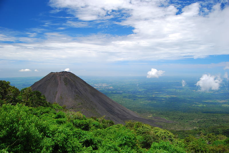 El Salvador: playas y volcanes